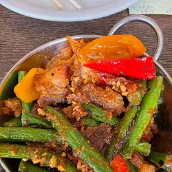 Crispy pork with dipping sauce